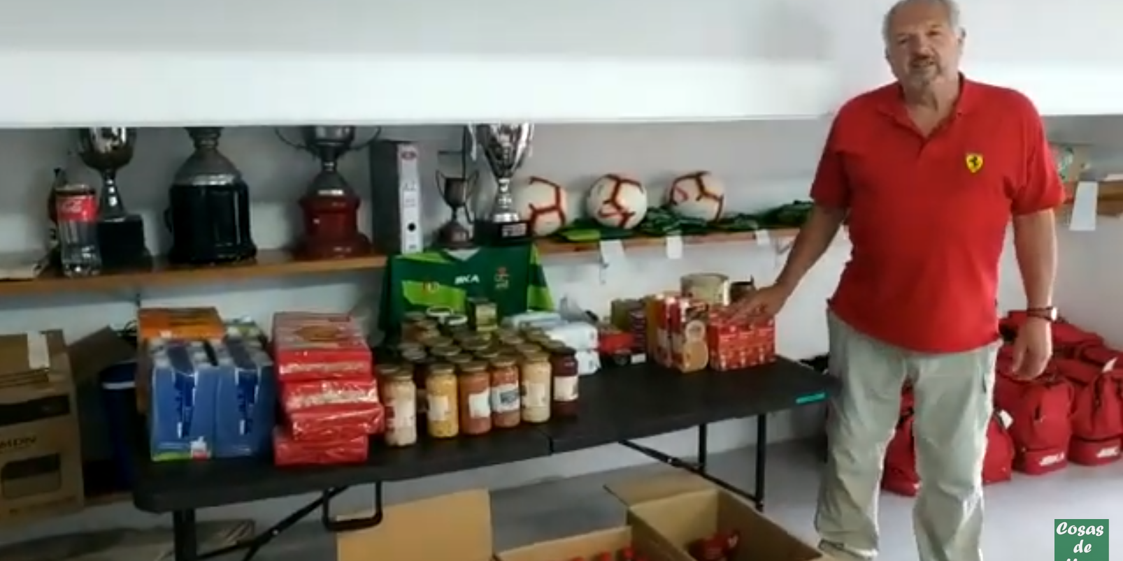 El Club de Fútbol recoge alimentos no perecederos para Cáritas y Servicios Sociales