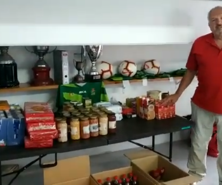 El Club de Fútbol recoge alimentos no perecederos para Cáritas y Servicios Sociales